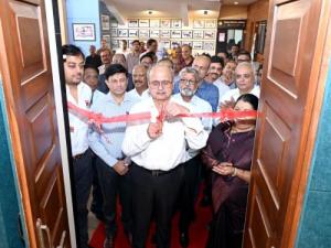 नुतनीकरण केलेल्या शेठ रामभाई सामाणी हॉलचे आणि सिडबी बॅंक प्रोमोसेंटरचे उद्घाटन संपन्न6.jpeg