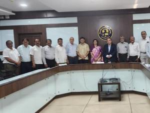 विद्यापीठ व उद्योगांनी एकत्रित काम करणे आवश्यक – कुलगुरू डॉ. आर. के. कामत