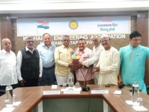 महापालिकेच्या कार्यप्रणालीबाबत जागृत व्हा-ॲड. शहाजी सावंत. असोसिएशन तर्फे प्रजासत्ताक दिन उत्साहात साजरा.